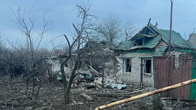 Последствия атаки ВСУ в поселке Карло-Марксово в городском округе Енакиево в ДНР