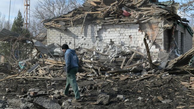 Последствие обстрела со стороны ВСУ домов мирных жителей в городе Енакиево. 5 марта 2025