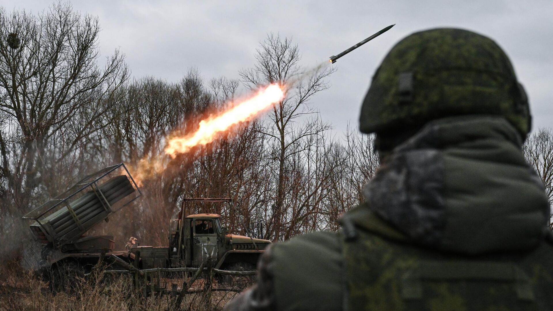 Боевая работа артрасчета РСЗО Град - РИА Новости, 1920, 07.03.2025