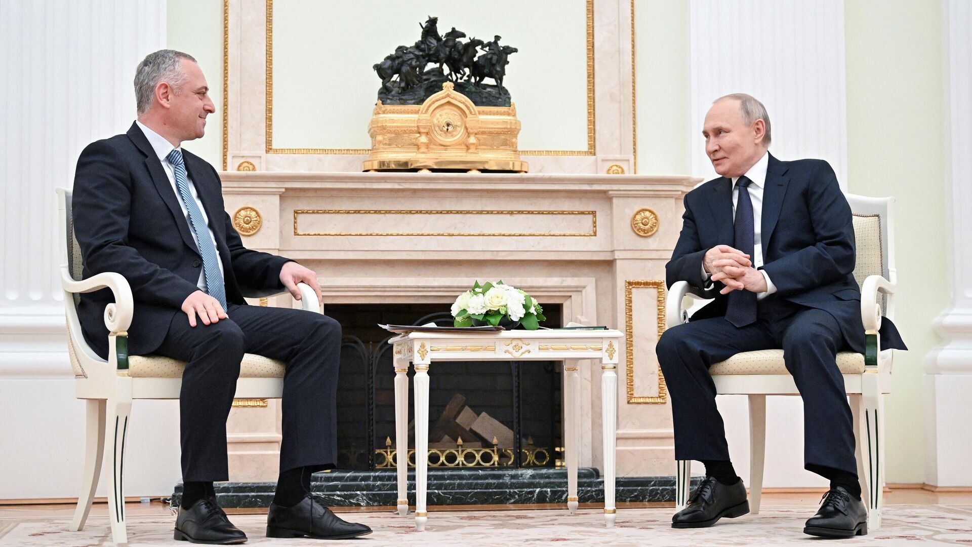 Кремль: на встрече Путина и Гунбы затрагивались вопросы инвестсоглашения 