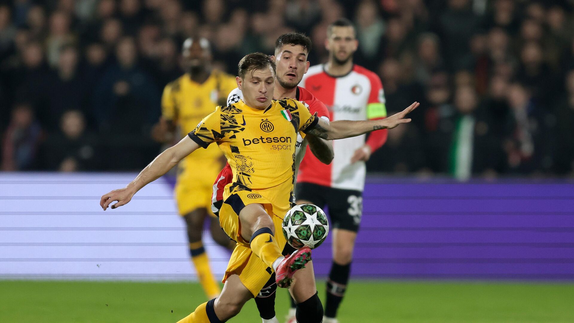 Эпизод матча ЛЧ Фейенорд - Интер - РИА Новости, 1920, 05.03.2025