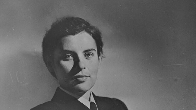 Валентина Яковлевна Орликова. Журнал Soviet Russia Today. США, апрель 1943 г. Общественное достояние Валентина Яковлевна Орликова. Журнал Soviet Russia Today. США, апрель 1943 г. Общественное достояние