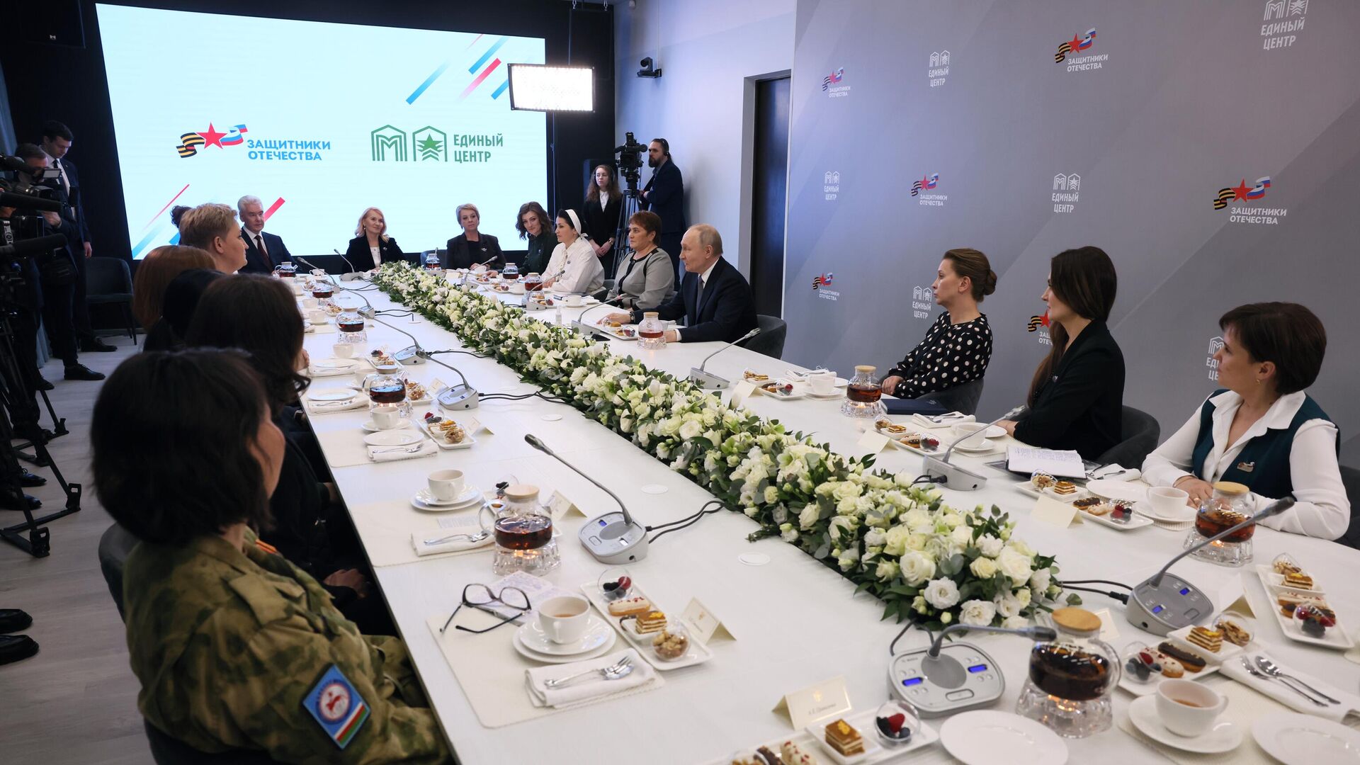 Президент России Владимир Путин во время встречи с сотрудницами и подопечными фонда поддержки участников СВО Защитники Отечества Президент России Владимир Путин во время встречи с сотрудницами и подопечными фонда поддержки участников СВО Защитники Отечества - РИА Новости, 1920, 06.03.2025