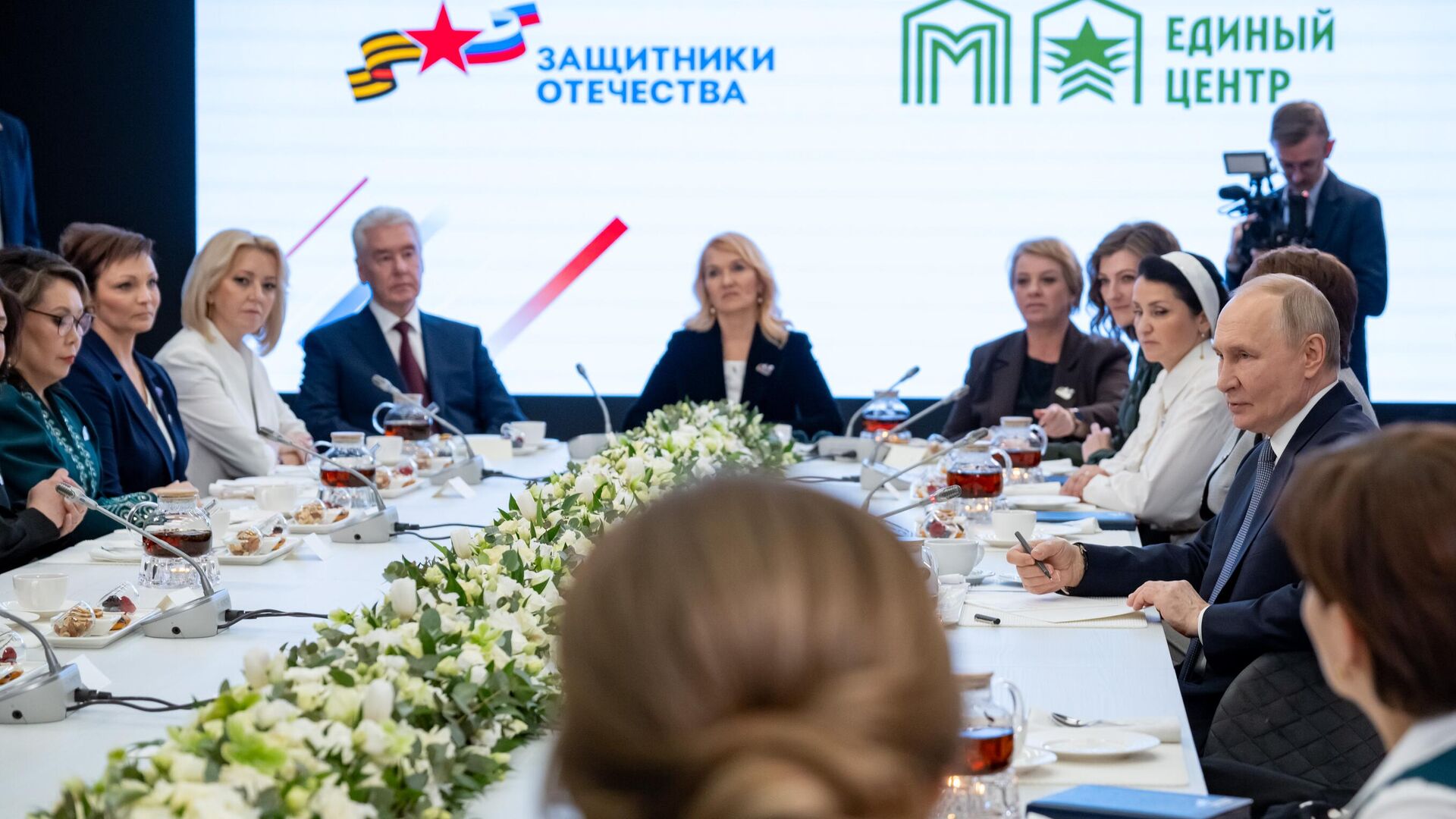 Президент России Владимир Путин во время встречи с сотрудницами и подопечными фонда поддержки участников СВО Защитники Отечества Президент России Владимир Путин во время встречи с сотрудницами и подопечными фонда поддержки участников СВО Защитники Отечества - РИА Новости, 1920, 06.03.2025