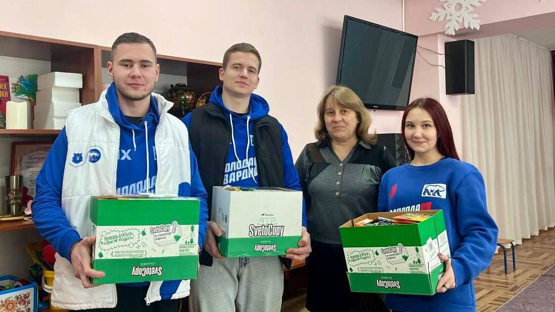 Активисты Молодой Гвардии Единой России из Нижегородской области передали гуманитарную помощь детям Донбасса - РИА Новости, 1920, 07.03.2025