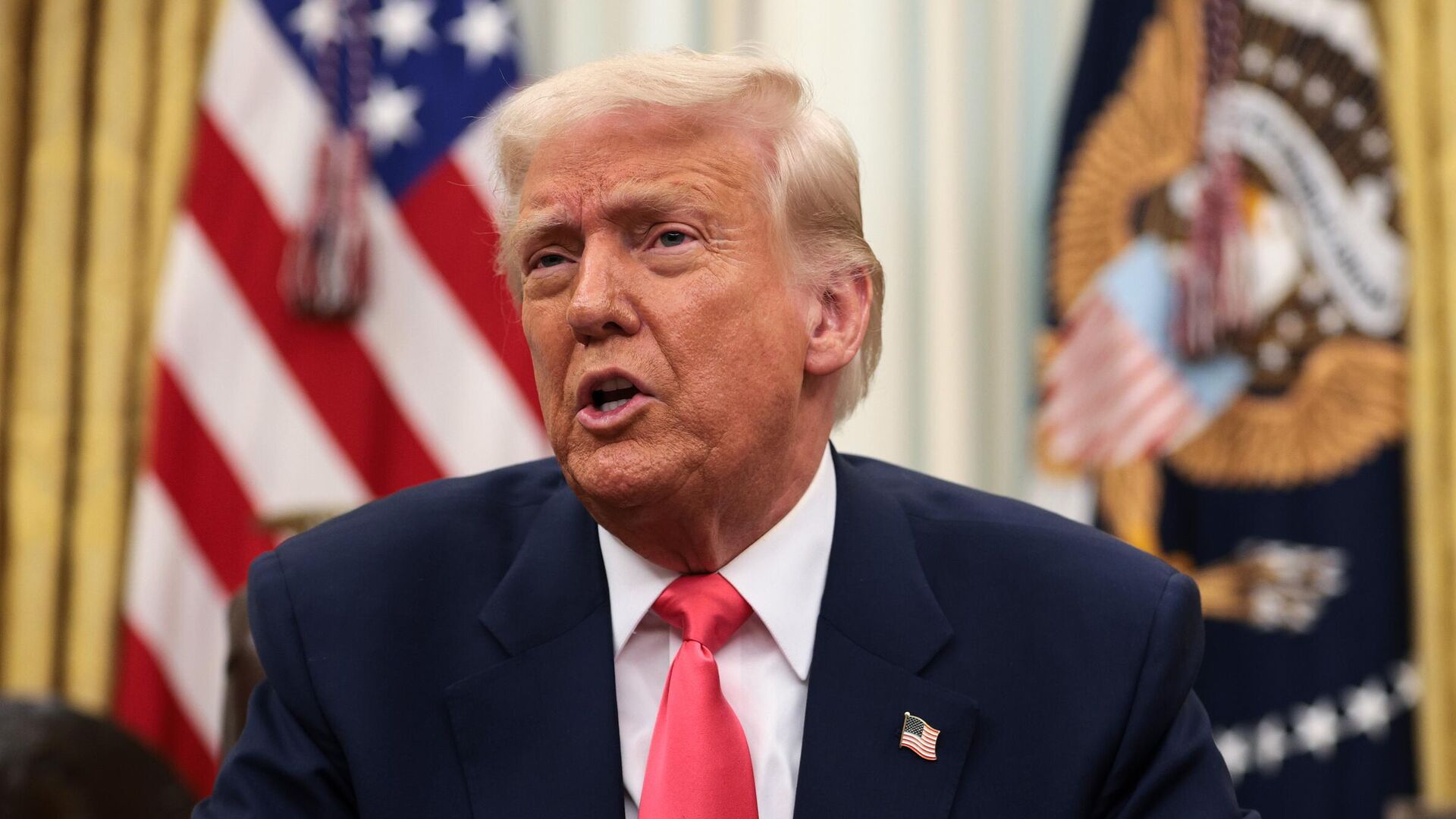 Президент США Дональд Трамп в Овальном кабинете Белого дома - РИА Новости, 1920, 12.03.2025