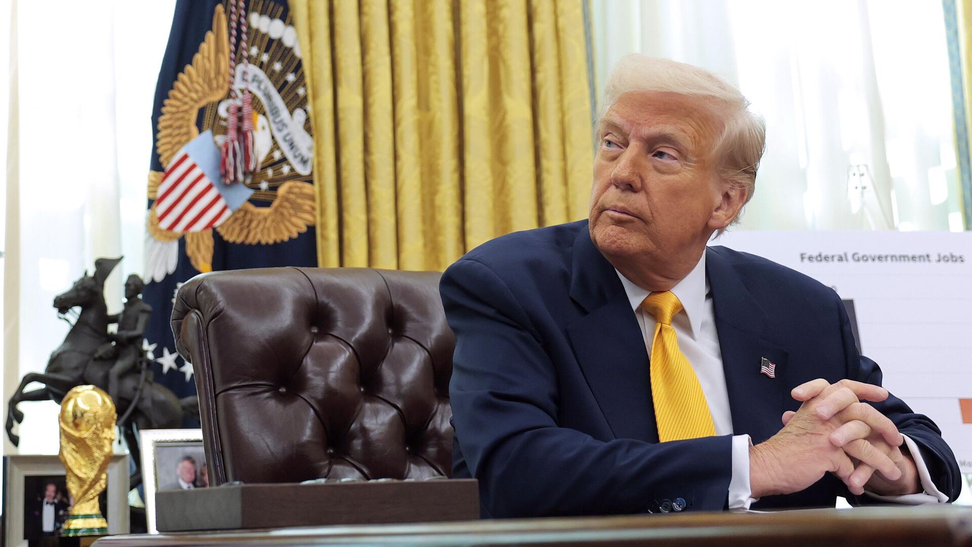 Президент США Дональд Трамп выступает с речью в Овальном кабинете Белого дома, 7 марта 2025 года - РИА Новости, 1920, 07.03.2025