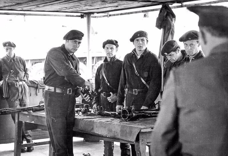 Александр Мирошниченко (слева) - РИА Новости, 1920, 08.03.2025