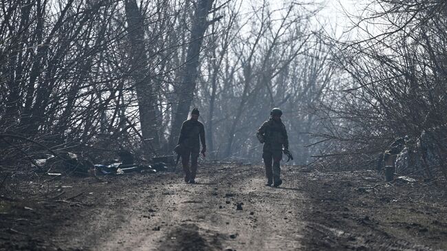 Военнослужащие РФ на территории освобожденной деревни Новая Сорочина в Суджанском районе Курской области