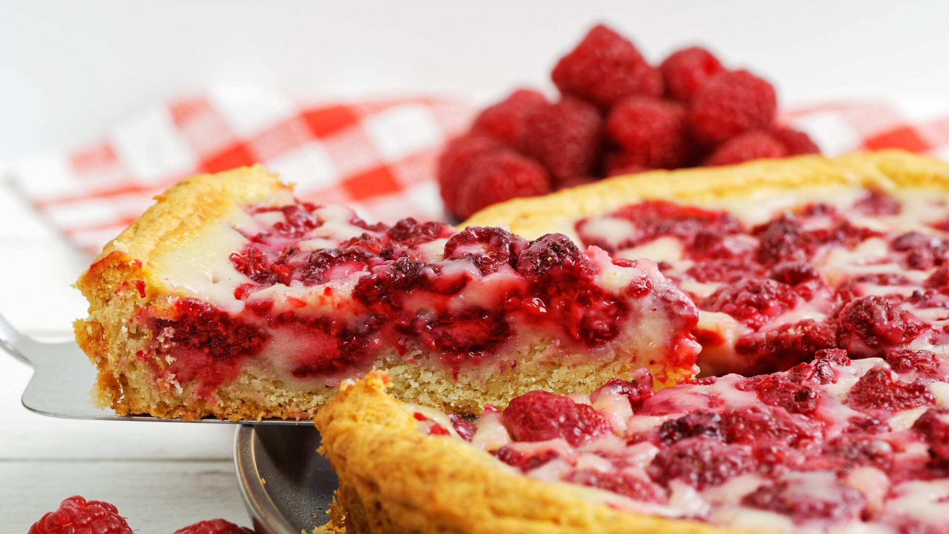 Пирог с малиной из песочного теста Пирог с малиной из песочного теста - РИА Новости, 1920, 03.04.2025