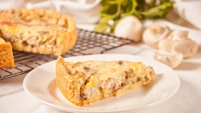 Киш лорен с курицей и грибами
