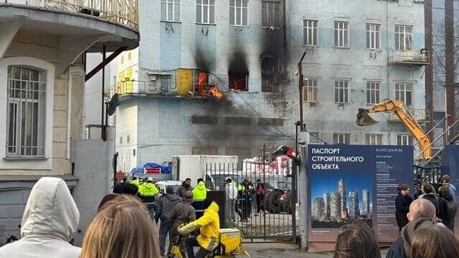 Пожар на стройке в центре Москвы