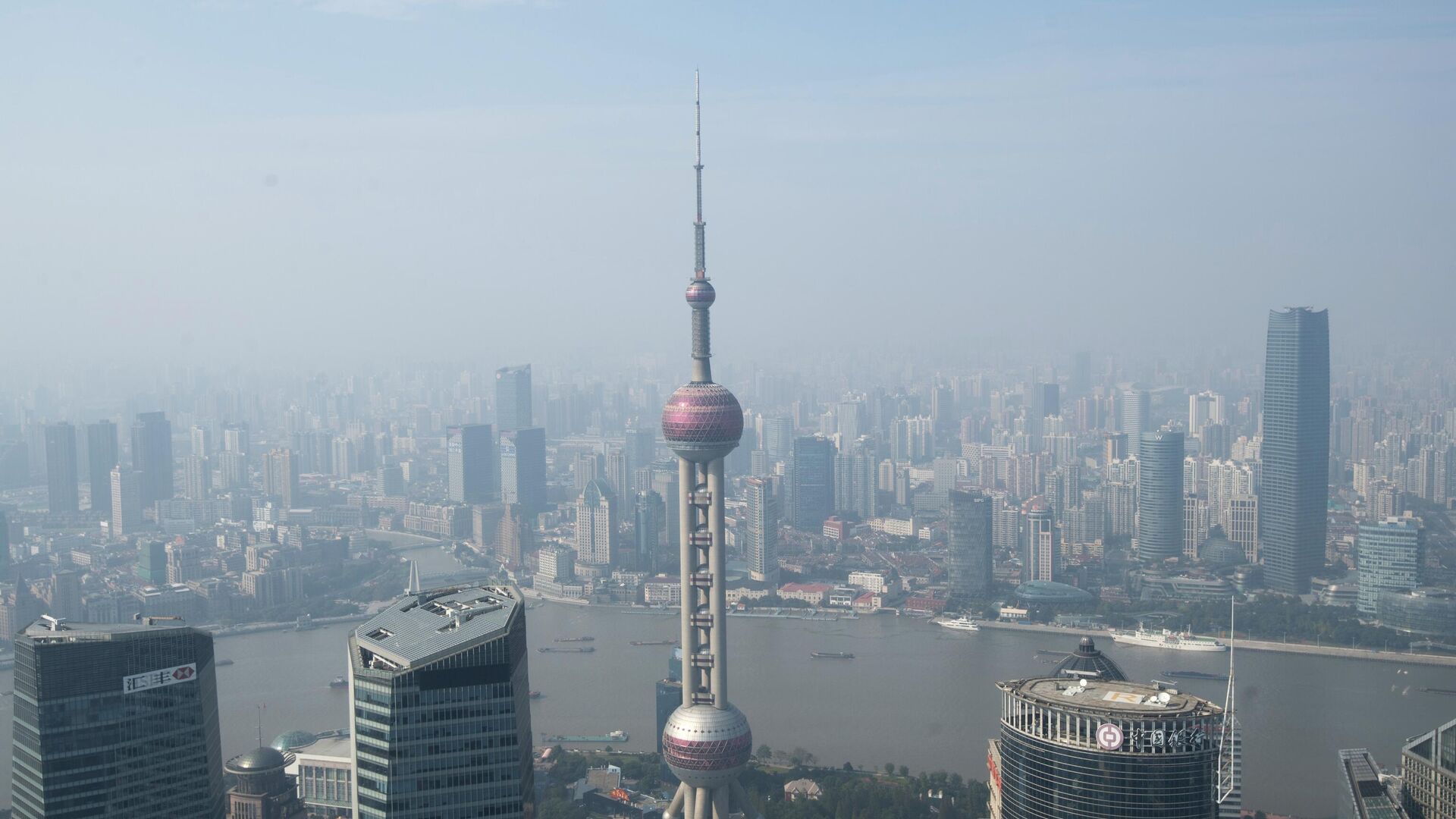 Вид со смотровой площадки Шанхайской башни в районе Пудун в Шанхае - РИА Новости, 1920, 20.12.2025