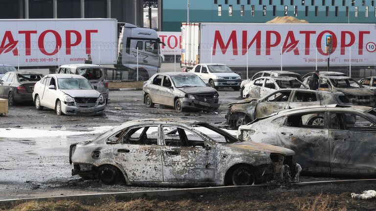 Сгревшие автомобили на парковке у дистрибьютерского центра Мираторг в Домодедово Сгревшие автомобили на парковке у дистрибьютерского центра Мираторг в Домодедово
