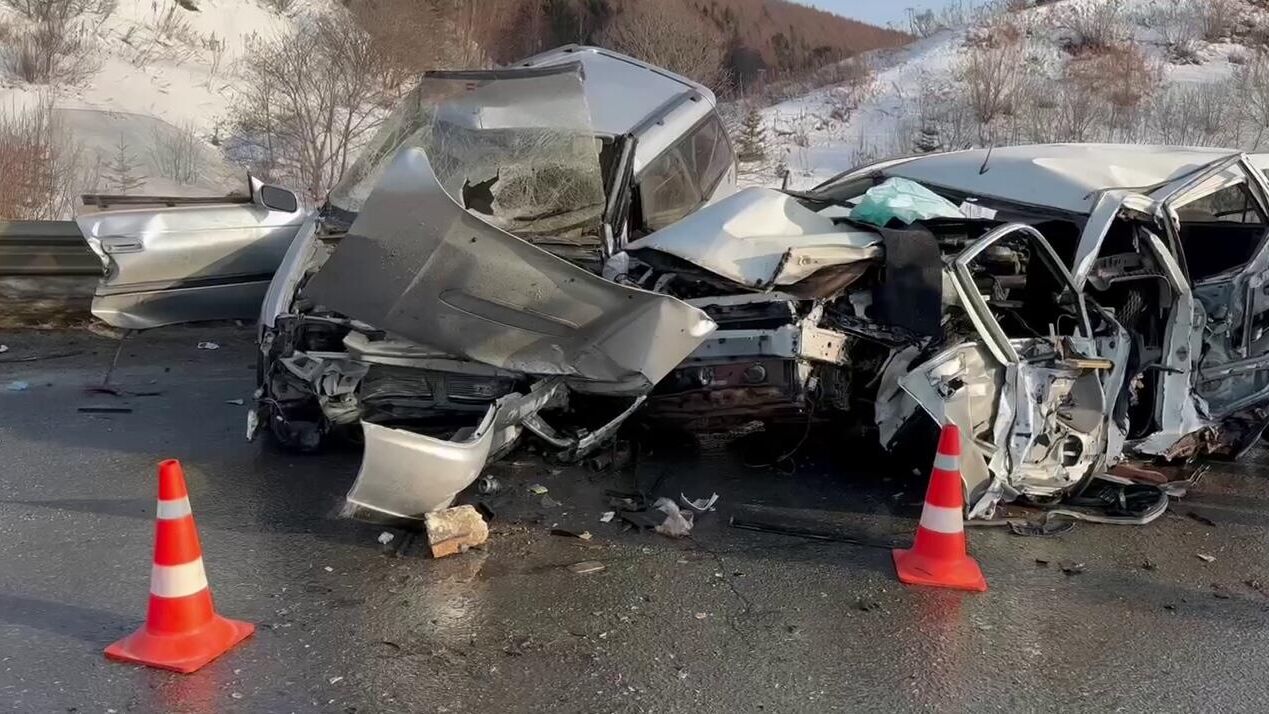 Последствия ДТП в Корсаковском районе на юге Сахалина. 12 марта 2025 - РИА Новости, 1920, 12.03.2025