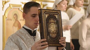 Успение пресвятой богородицы одежда в храме. Успение богородицы богослужение. Благовещение пресвятой богородицы храм христа спасителя. Служба храм успение богородицы. Икона праздника успения пресвятой богородицы.