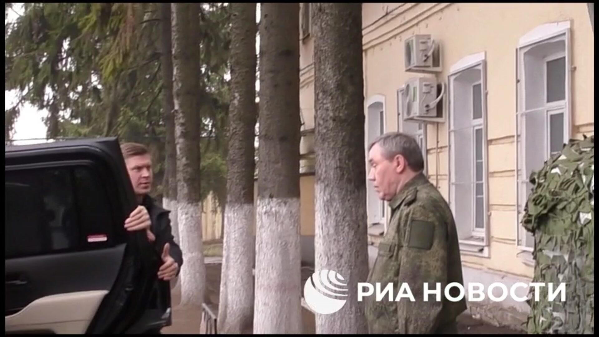 Прибытие Путина на совещание с Герасимовым на одном из пунктов управления курской группировкой - РИА Новости, 1920, 12.03.2025
