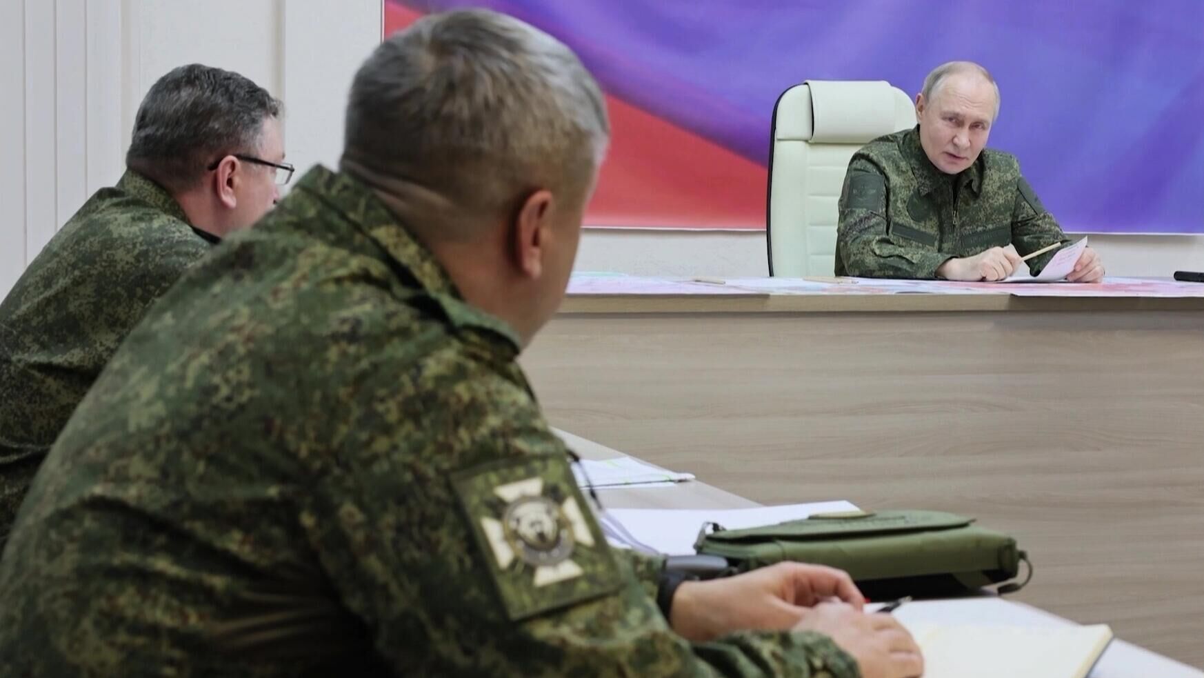 Президент Владимир Путин провел совещание на одном из пунктов управления курской группировкой - РИА Новости, 1920, 13.03.2025