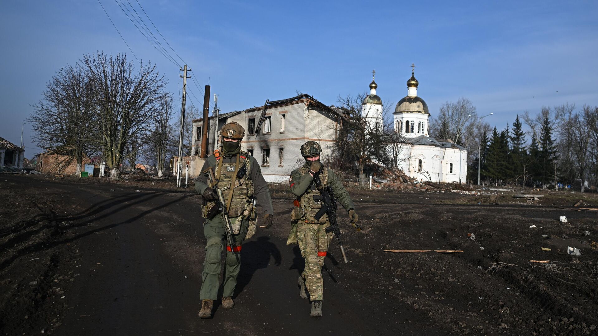 Российские военнослужащие в селе Казачья Локня в Суджанском районе Курской области1