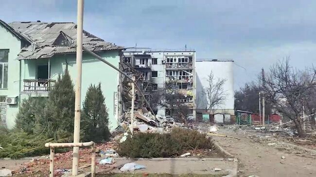 Поврежденные дома в Курахово