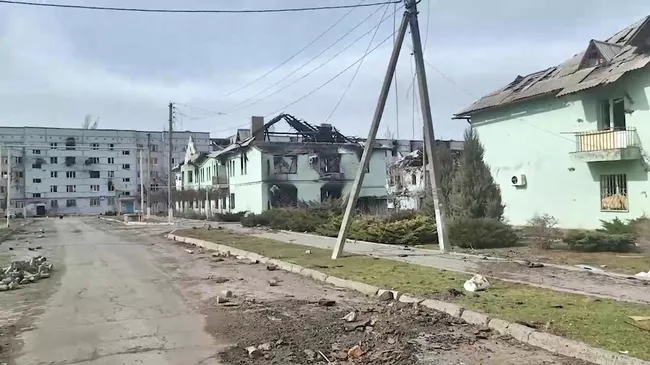 Поврежденные дома в Курахово