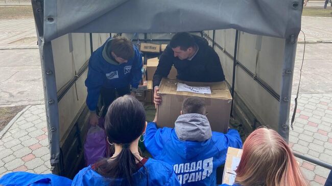 Погрузка гуманитарного груза для бойцов СВО в Херсонской области от Орловского отделения партии Единая Россия