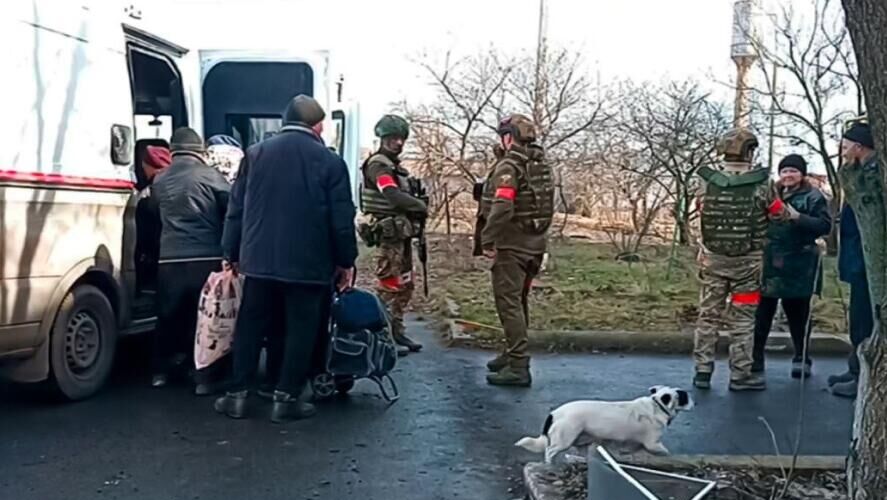 Росгвардейцы оказывают помощь в эвакуации мирных жителей Суджанского района - РИА Новости, 1920, 14.03.2025