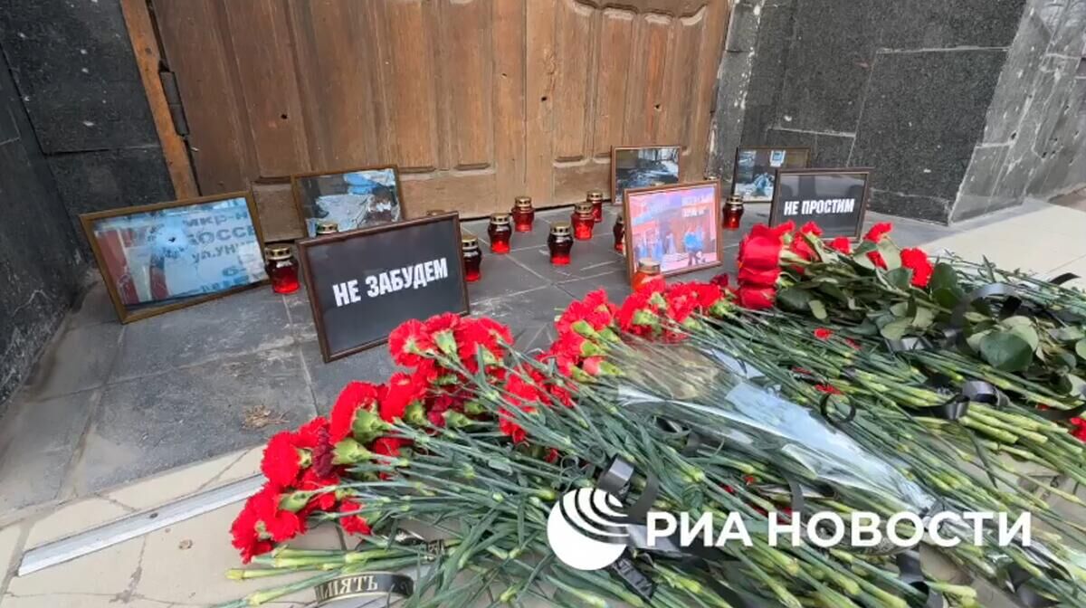 В Донецке почтили память жертв украинского удара Точкой-У по центре города - РИА Новости, 1920, 14.03.2025