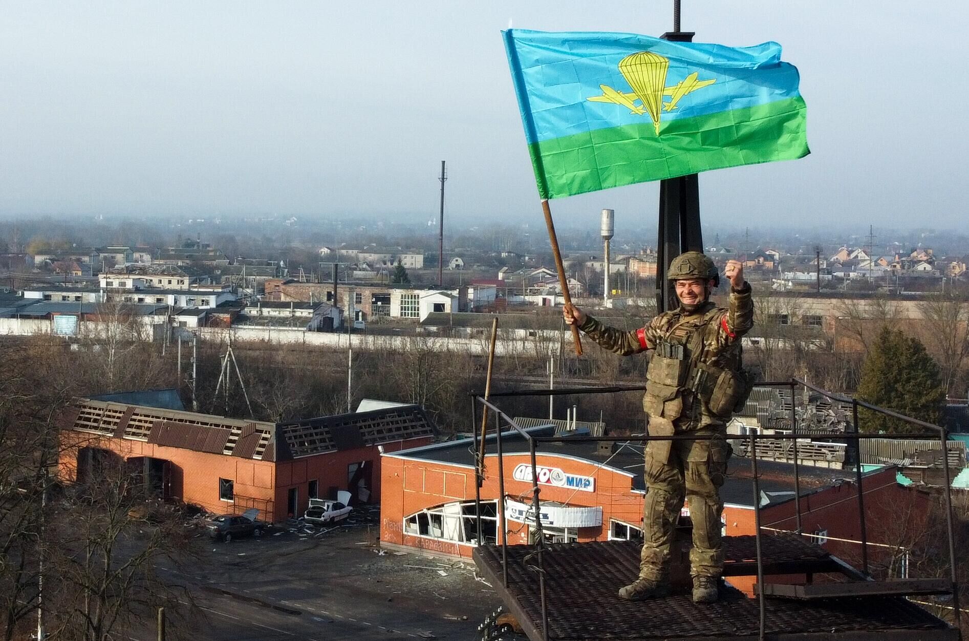 Военнослужащий группировки войск Север в освобожденной Судже - РИА Новости, 1920, 14.03.2025