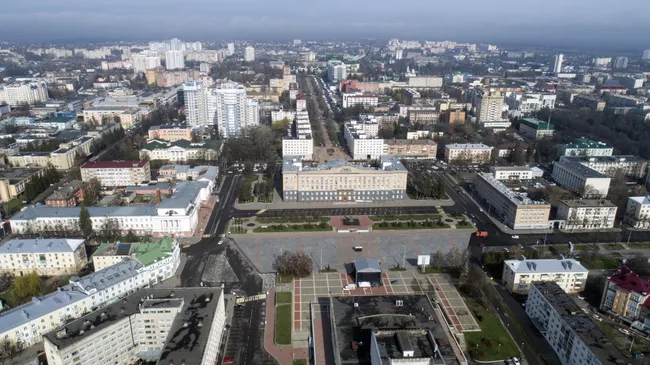 Вид на площадь Ленина и администрацию области в городе Орел