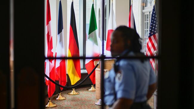 Флаги стран G7 во время встречи министров иностранных дел G7 в Канаде