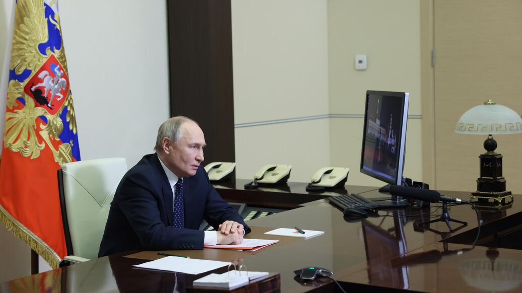 © РИА Новости / Алексей БабушкинПерейти в медиабанк<br>Президент Владимир Путин проводит совещание в режиме видеоконференции 