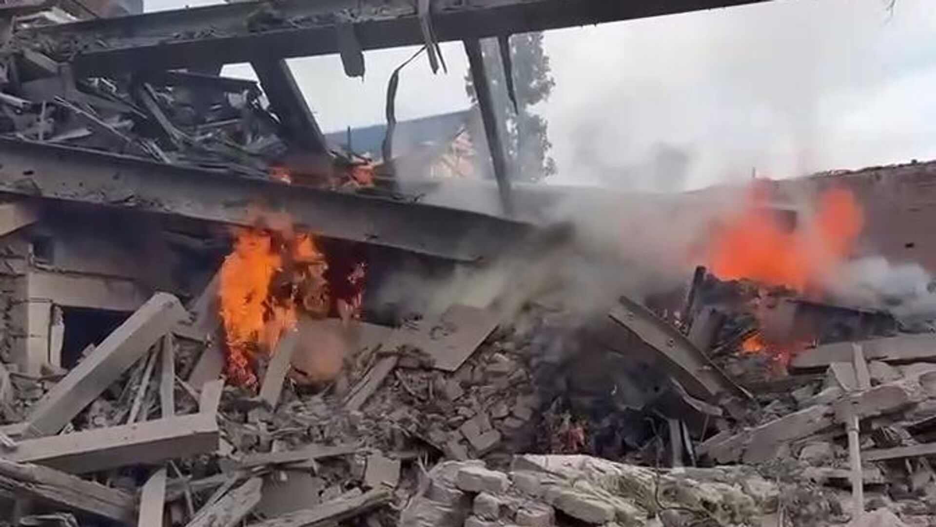 Разрушенное в результате удара ВСУ здание Краеведческого музея в Судже. Кадр видео - РИА Новости, 1920, 21.03.2025