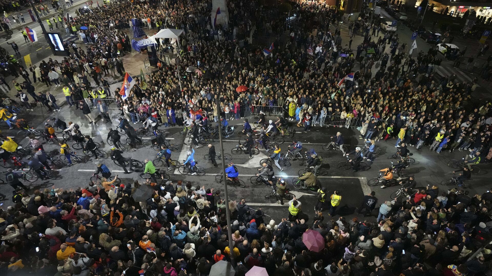 Вучич обвинил протестующих в Сербии в контакте с американцами