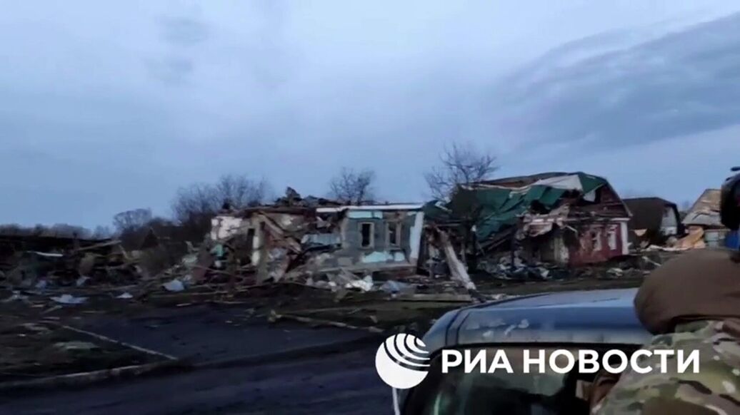 Подразделениями группировки войск 