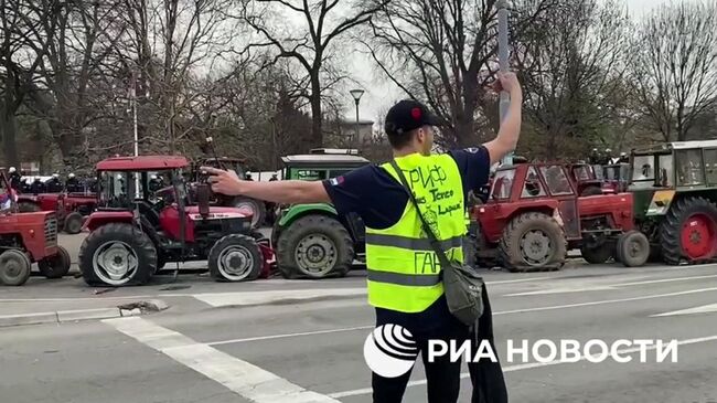Колонна из ста тракторов выдвинулась в сторону центра Белграда