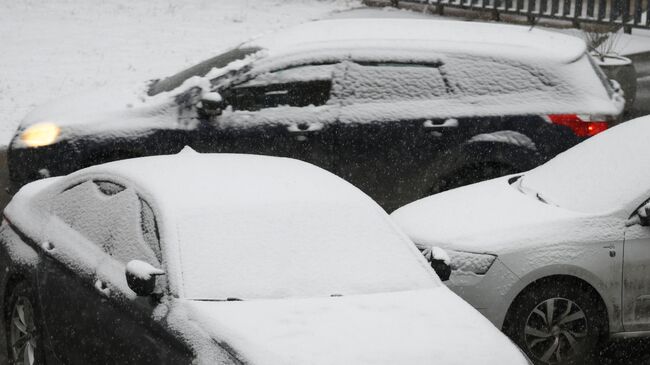 Снег в Москве 