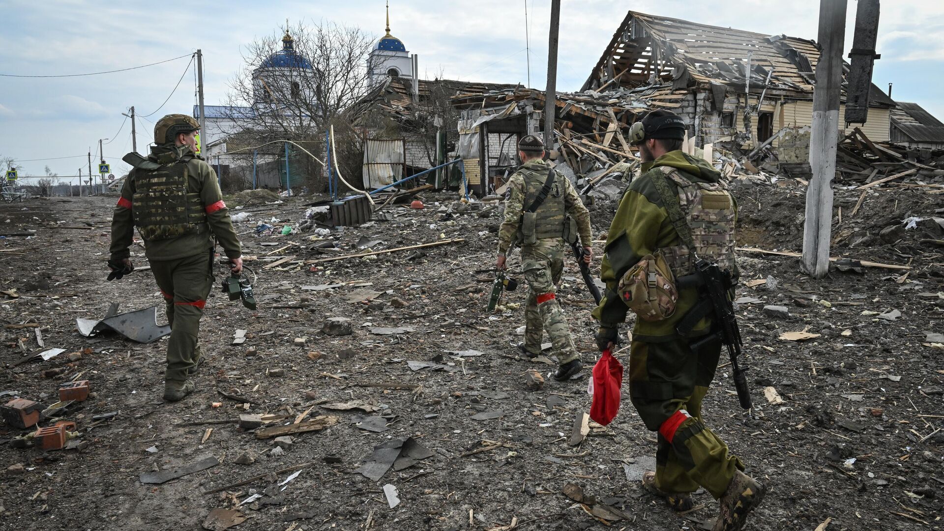 Военнослужащие ВС РФ в освобожденном селе Гончаровка в Курской области - РИА Новости, 1920, 30.03.2025