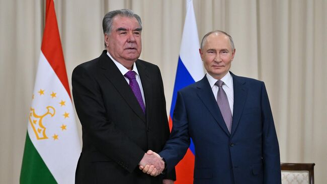 Путин на встрече с президентом Таджикистана Рахмоном 