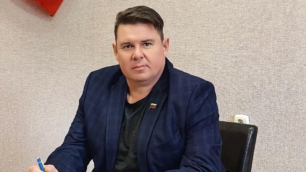 Калужский депутат призвал женщин носить мини-юбки для повышения рождаемости