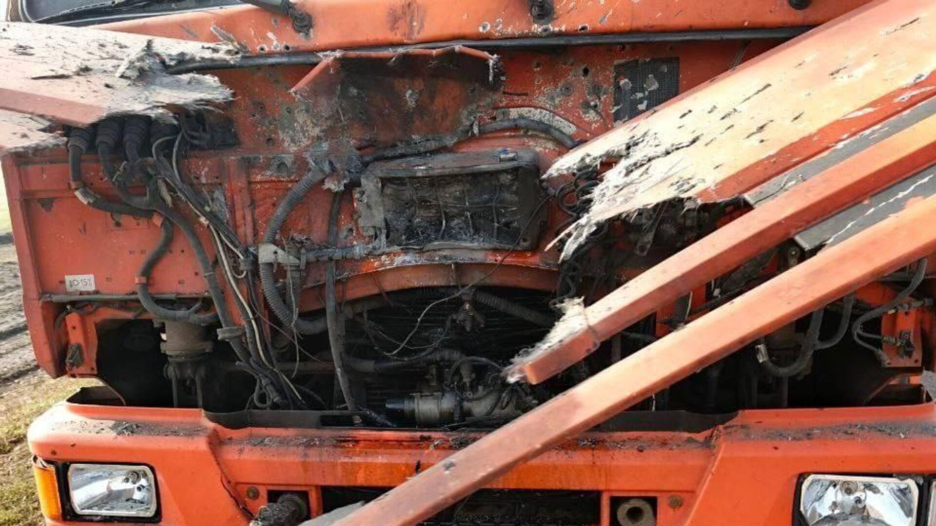 FPV-дрон ВСУ нанёс удар по грузовому автомобилю в районе посёлка Степное Краснояружского района  - РИА Новости, 1920, 17.03.2025