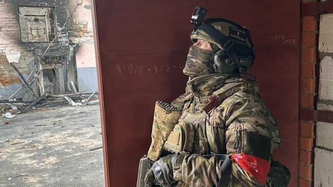 Бойцы 11-й гв ОДШБР в освобожденной Судже Бойцы 11-й гв ОДШБР в освобожденной Судже