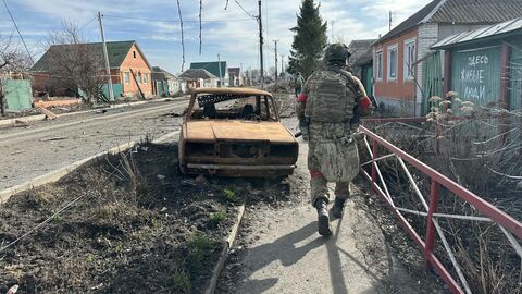 Бойцы 11-й гв ОДШБР в освобожденной Судже