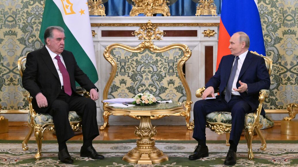 © РИА Новости / Кристина КормилицынаПерейти в медиабанк<br>Президент России Владимир Путин и президент Таджикистана Эмомали Рахмон во время встречи
