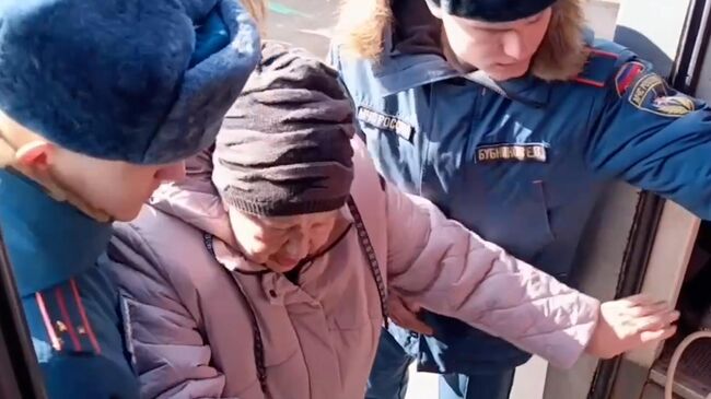 Эвакуация жителей Суджанского района Курской области сотрудниками МЧС