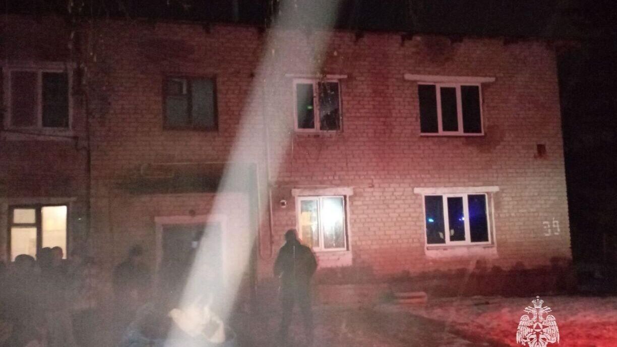 Смертельный пожар в двухэтажном многоквартирном доме в башкирском селе Вперед - РИА Новости, 1920, 18.03.2025