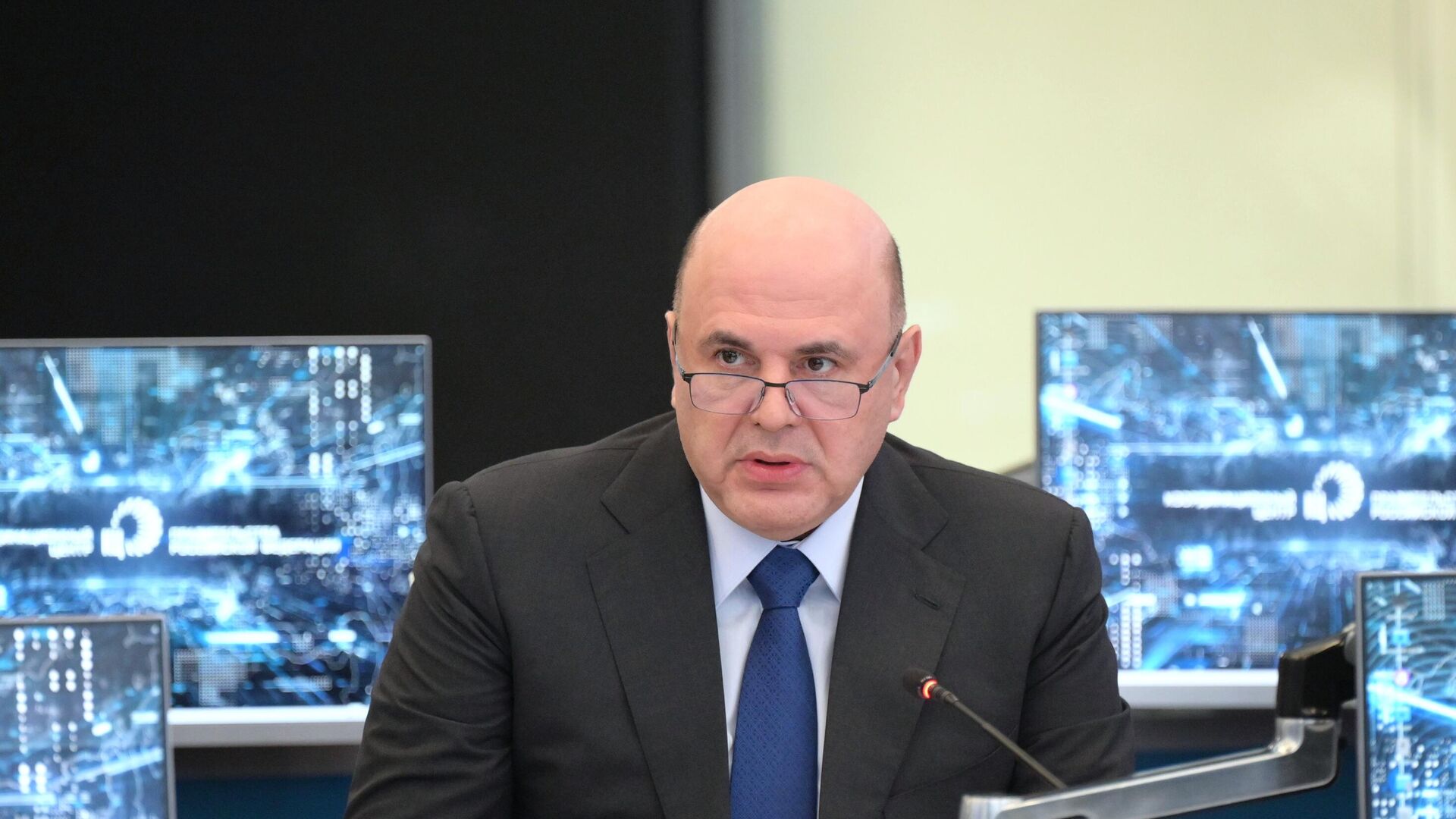 Премьер-министр Михаил Мишустин провел стратсессию Опережающее развитие дорожного хозяйства, коммунальной и социальной инфраструктуры и Мастер-планы городов Премьер-министр Михаил Мишустин провел стратсессию Опережающее развитие дорожного хозяйства, коммунальной и социальной инфраструктуры и Мастер-планы городов - РИА Новости, 1920, 18.03.2025