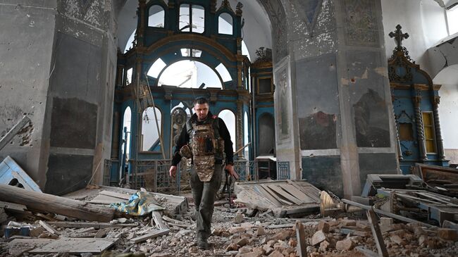 Военнослужащий в церкви в Суджанском районе Курской области