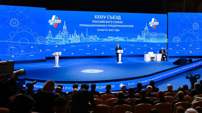 Президент РФ Владимир Путин выступает на XXXIV Съезде Российского союза промышленников и предпринимателей