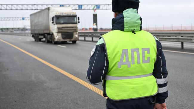 Сотрудник ГИБДД